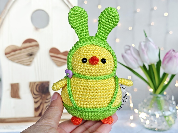 Low Sew Crochet Pattern | Easter Chubby Chick Amigurumi in Bunny Hat
