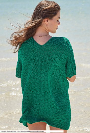 Grüne Jacke und grünmeliertes Top im Strukturmuster