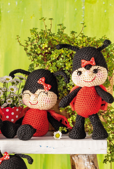 Gehäkelte Marienkäferbande als Tischdeko