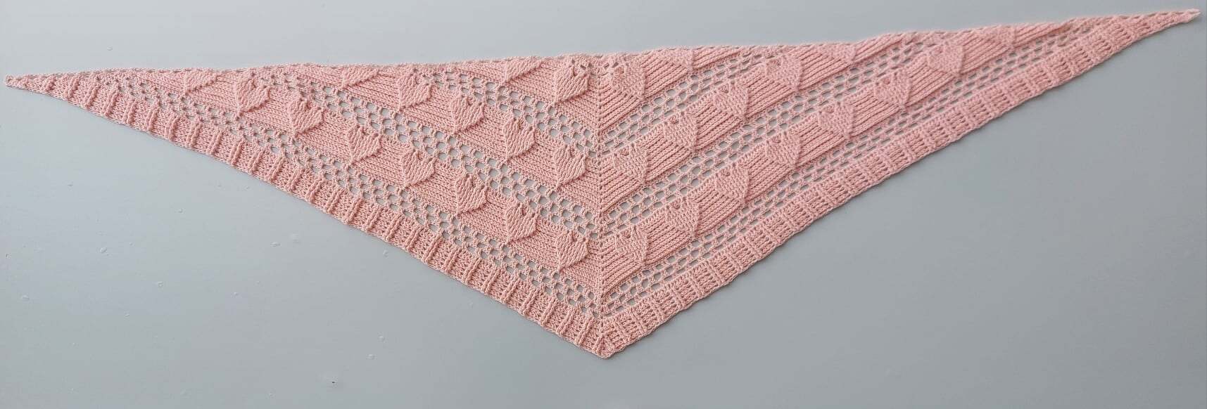 Flat triangular scarf „Yeona BE” – crochet pattern - Image 13