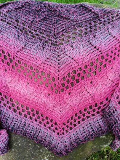 Flaches Dreieckstuch „Yeona BE“ - Häkelanleitung