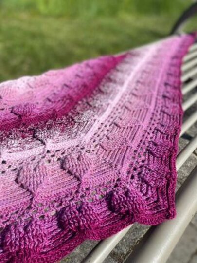 Flaches Dreieckstuch „Yeona BE“ - Häkelanleitung