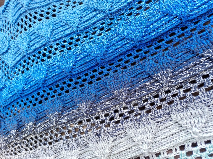 Flaches Dreieckstuch „Yeona BE“ - Häkelanleitung