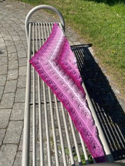 Flaches Dreieckstuch „Yeona BE“ - Häkelanleitung