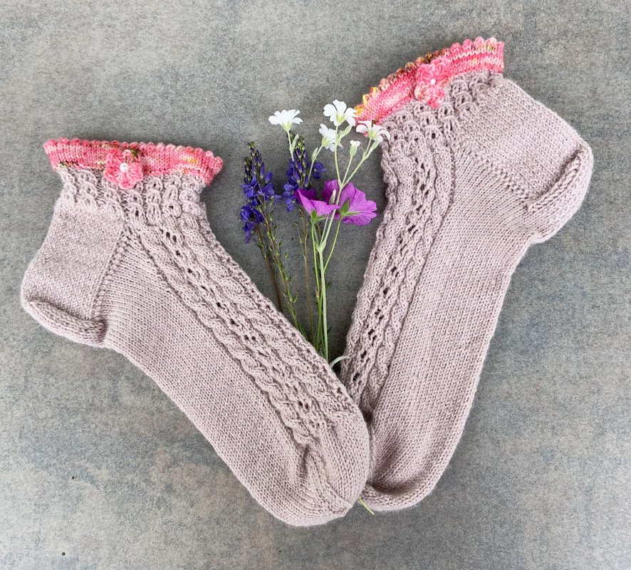 Roséfarbene Sneakersöckchen mit Blümchen Gr. 38 (bis 40)