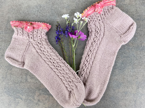 Roséfarbene Sneakersöckchen mit Blümchen Gr. 38 (bis 40)