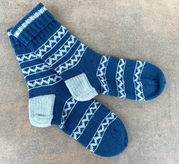 Blaue Socken mit Lettischem Muster (Größe 38 bis 40)