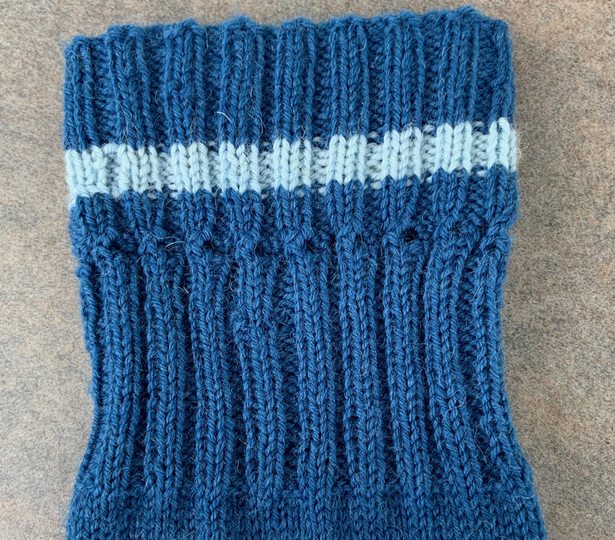 Blaue Socken mit Lettischem Muster (Größe 38 bis 40)