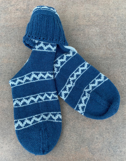 Blaue Socken mit Lettischem Muster (Größe 38 bis 40)