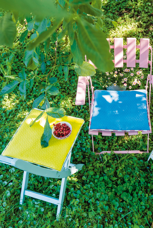 Genähtes Sommer-Set aus Platzdeckchen, Körbchen, Kissen und Tasche