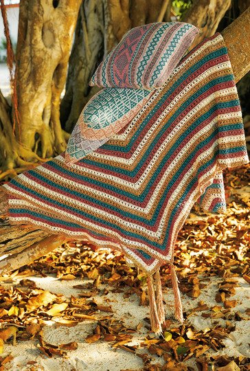 Kissen und Decke im Mustermix