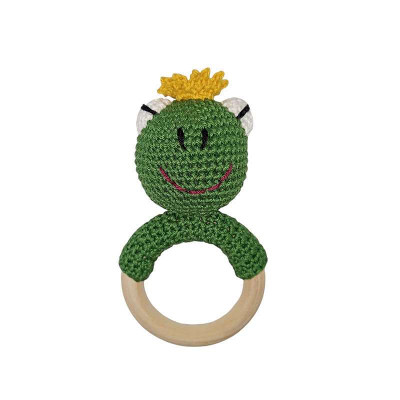 Gehäkelter grüner Frosch-Beißring mit Holzring und gelber Krone