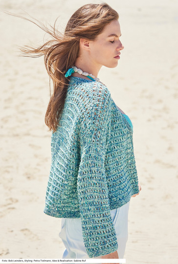 Grünmelierte Jacke mit verkreuzten Fallmaschen