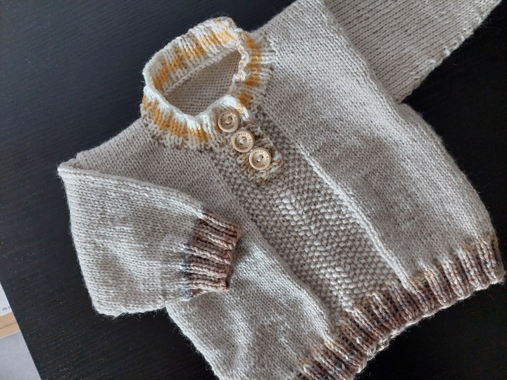 Strickanleitung Baby Pulli ohne Seiten- und Ärmelnaht Größe 56/62!