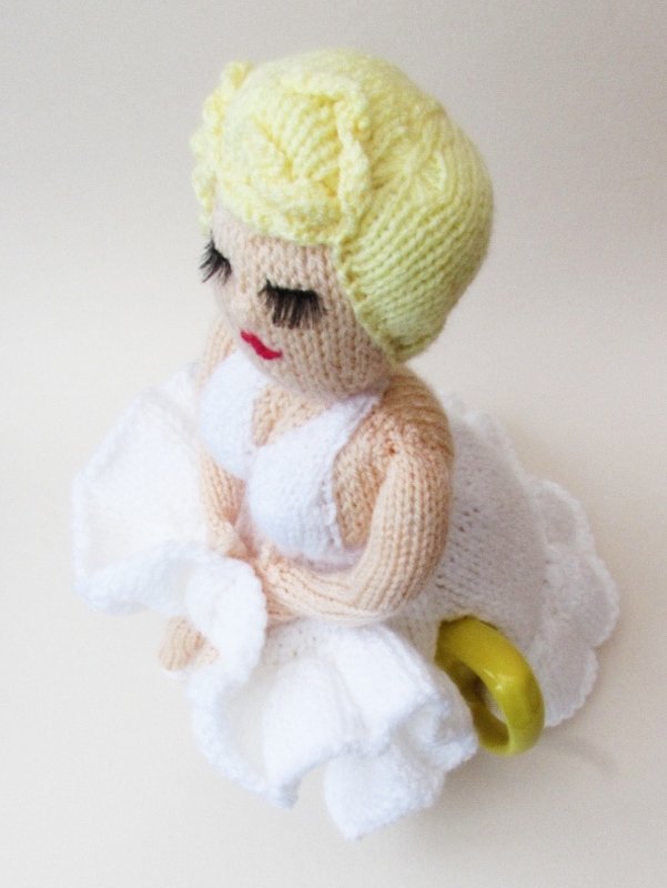 TeaCosyFolk's Marilyn Monroe Tea Cosy Knitting Pattern - Image 7