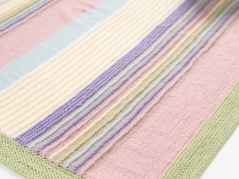 Babydecke mit Streifen