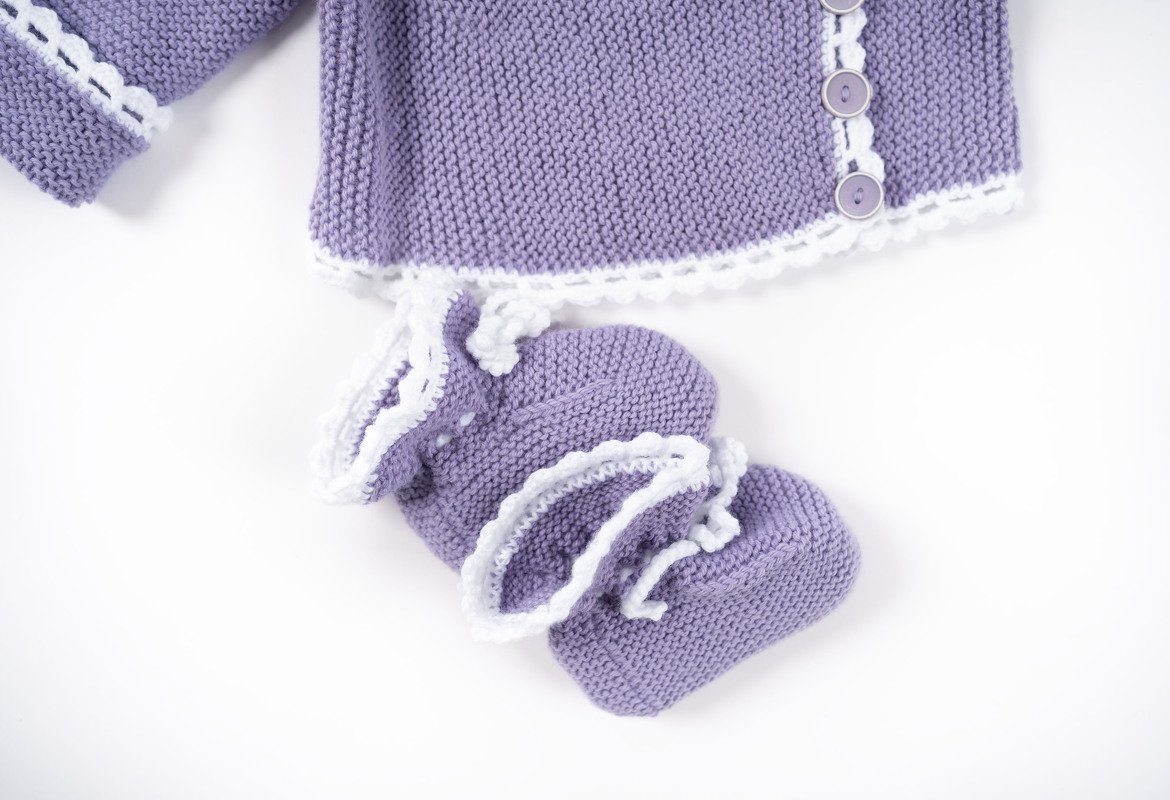 Schuhen mit Häkelblende