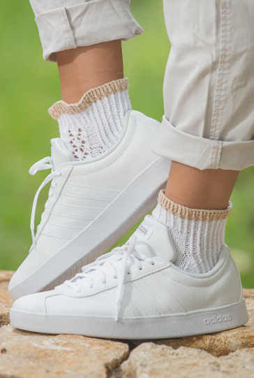 Gestrickte Sneaker-Socken in Beige-Sand