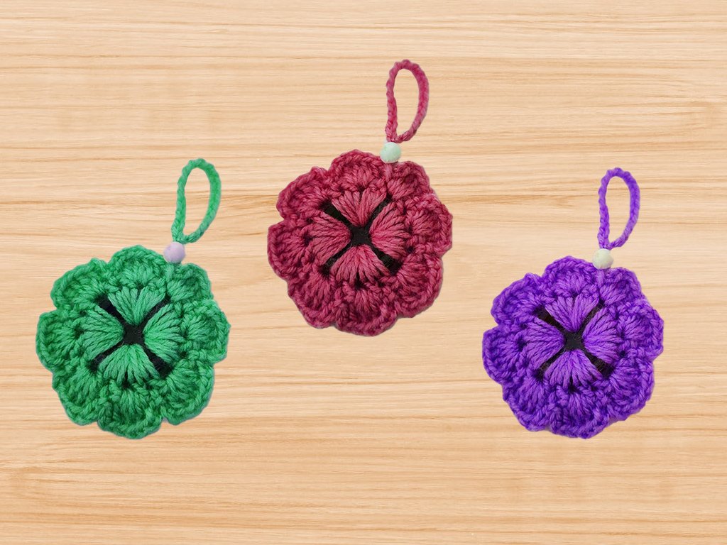 Crochet 3d flower keychain pattern