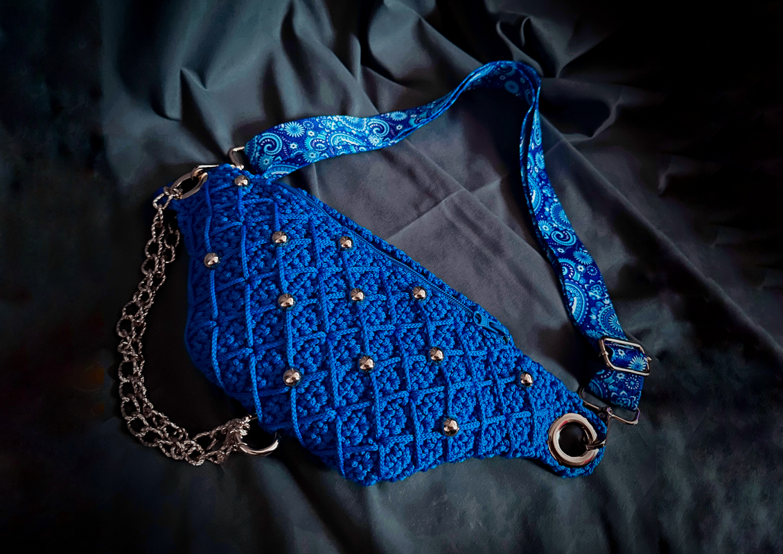Crochet pattern women embroidery fanny pack PDF and video tutorial