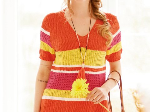 Longpulli mit Musterstreifen in Koralle, Zyklam, Gelb und Weiß