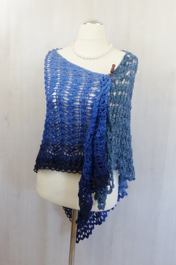 Crochet pattern SommerGlüück a light and airy triangular shawl