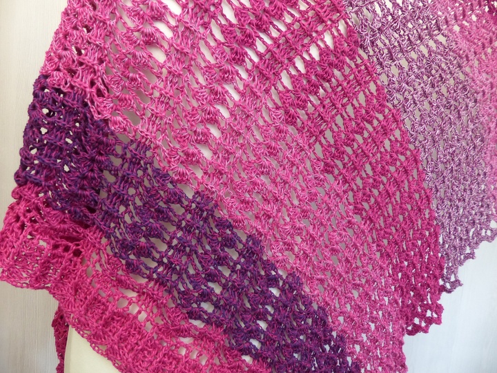 Crochet pattern SommerGlüück a light and airy triangular shawl