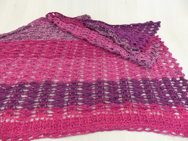 Crochet pattern SommerGlüück a light and airy triangular shawl