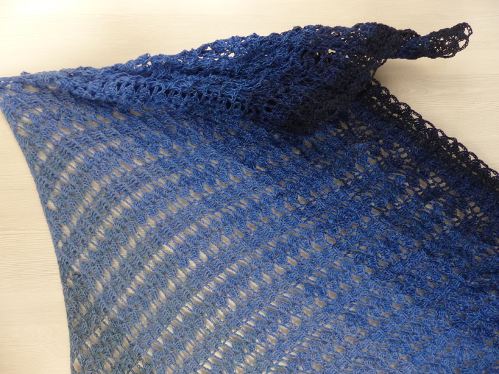 Crochet pattern SommerGlüück a light and airy triangular shawl