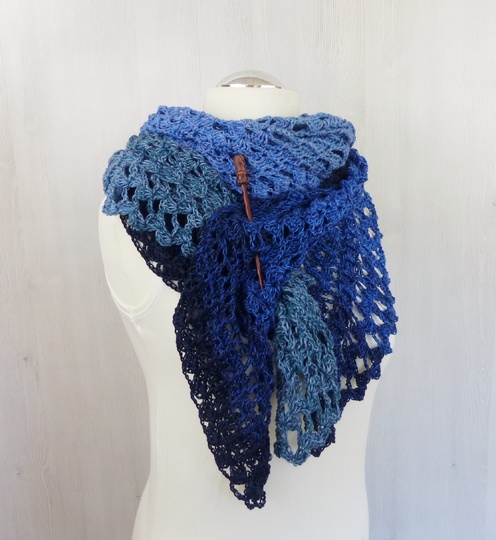 Crochet pattern SommerGlüück a light and airy triangular shawl