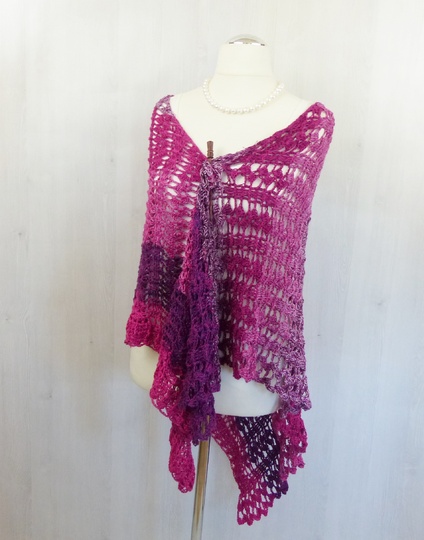 Crochet pattern SommerGlüück a light and airy triangular shawl