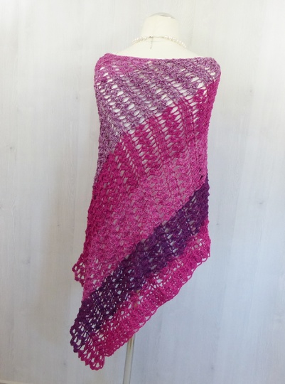 Crochet pattern SommerGlüück a light and airy triangular shawl