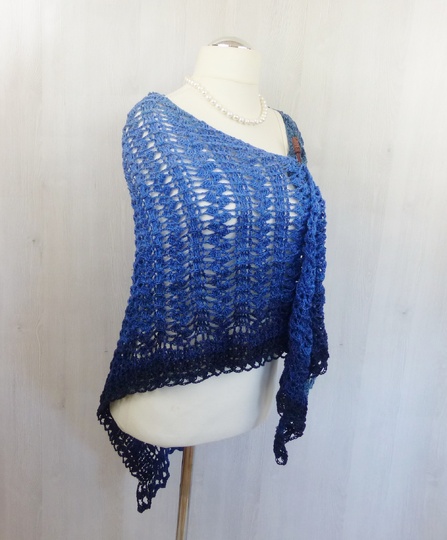 Crochet pattern SommerGlüück a light and airy triangular shawl