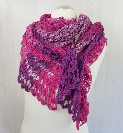 SommerGlüück - Crochet pattern for a light and airy triangular shawl