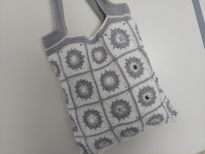 Häkelanleitung für die Tasche / den Shopper Granny Square Mirror Bag!