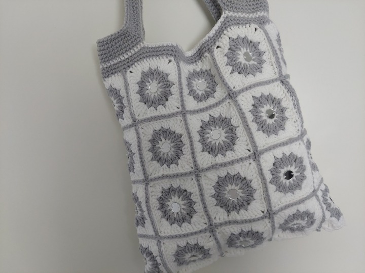 Häkelanleitung für die Tasche / den Shopper Granny Square Mirror Bag!