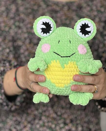 Crochet jumbo frog squishy amigurumi pattern - Low Sew amigurumi pattern