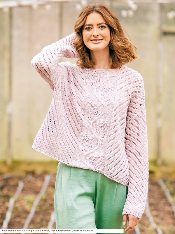 Pulli mit Blattranke und Diagonalrippen in Flieder