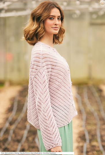 Pulli mit Blattranke und Diagonalrippen in Flieder