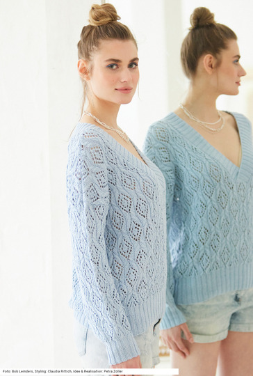 V-Ausschnittpulli im Zopf-Rautenmuster