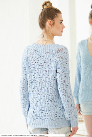 V-Ausschnittpulli im Zopf-Rautenmuster