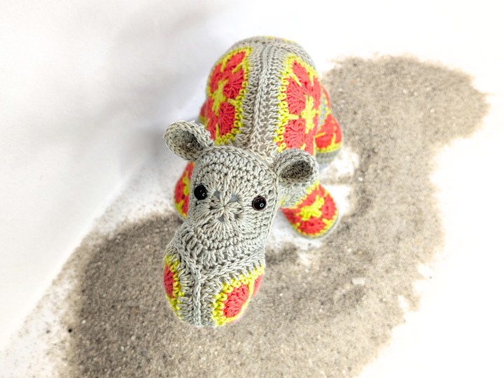 The Baby - Camel with African Flowers crochet pattern PDF DYN