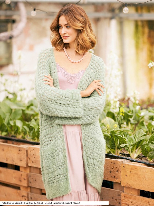 Lange Jacke im Noppenlochmuster in Blassgrün