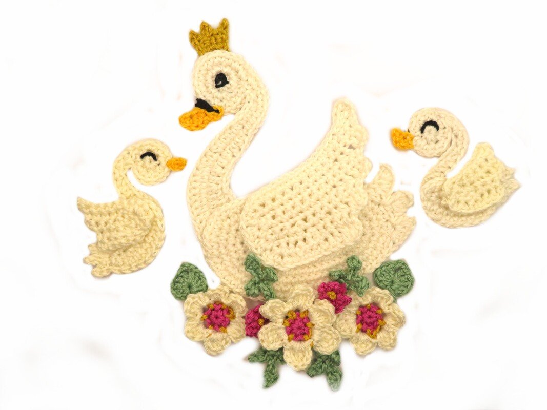 Swan and babies crochet pattern applique
