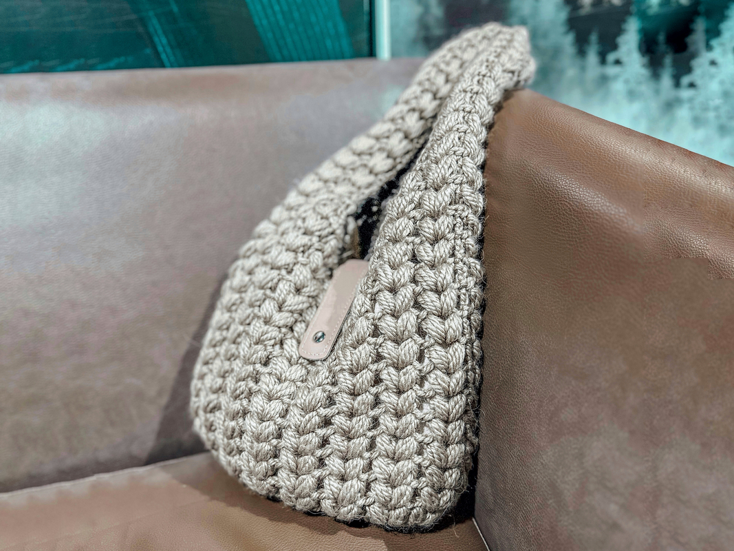 Crochet pattern cozy shoulder wool handbag PDF and video tutorial