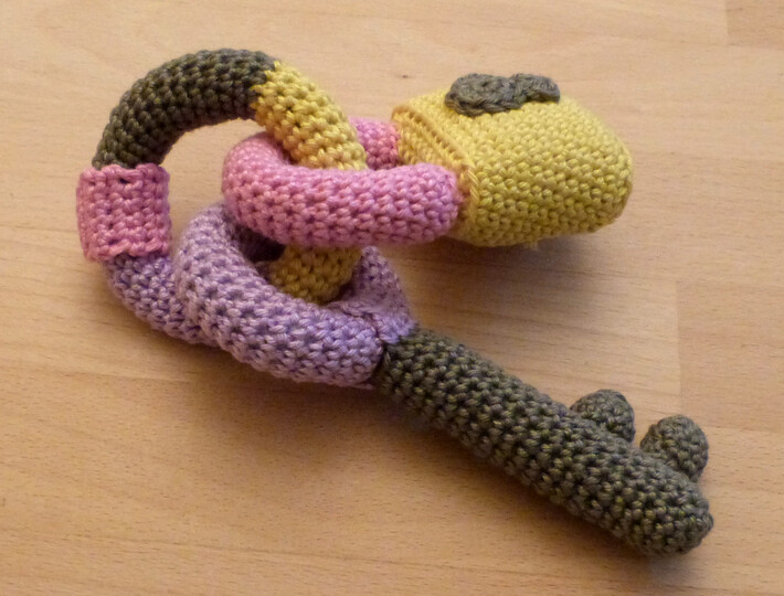 Häkelanleitung für einen Rassel-Greifling "Schlüssel & Schloss"
