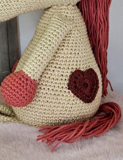 Glitzer-Einhorn Elinor als Kantenhocker Häkelanleitung deutsch PDF