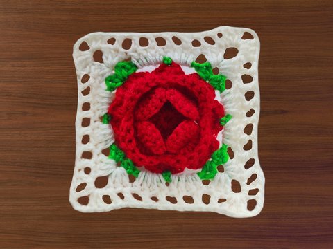 Häkelanleitung für Quadratisches Motiv mit Blume