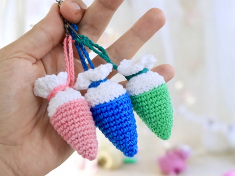 School Cone Pendant - Crochet Pattern