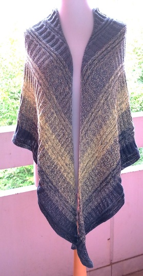 Tekton - flaches Dreieckstuch aus Farbverlaufsgarn